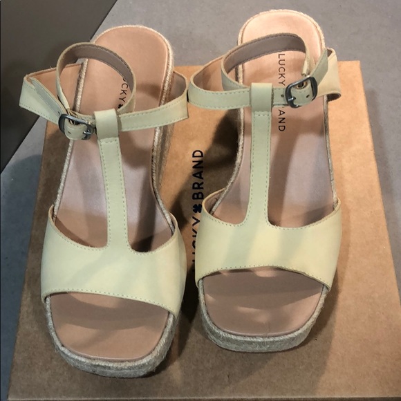 NEW women’s Lucky Brand Valki sandals - Picture 4 of 6